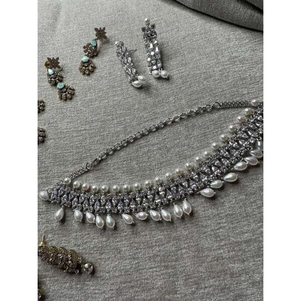 Elegant Pearl and Diamond Necklace Set - Luxurious Bridal Jewelry for Women - Image 3