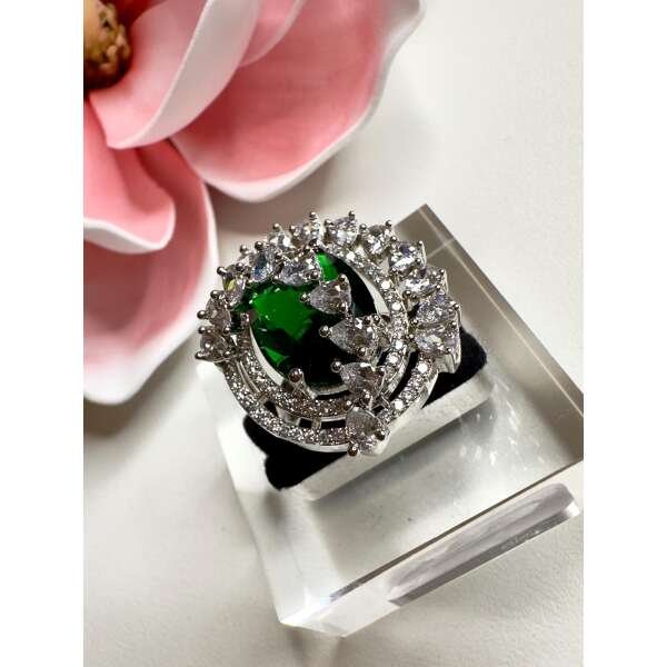 Maha rani silver plated cubic zarconia  bold ring green emerald stone - Image 2