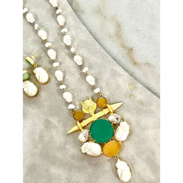 Sabyasachi inspired mala set in emerald multi  color - Image 5