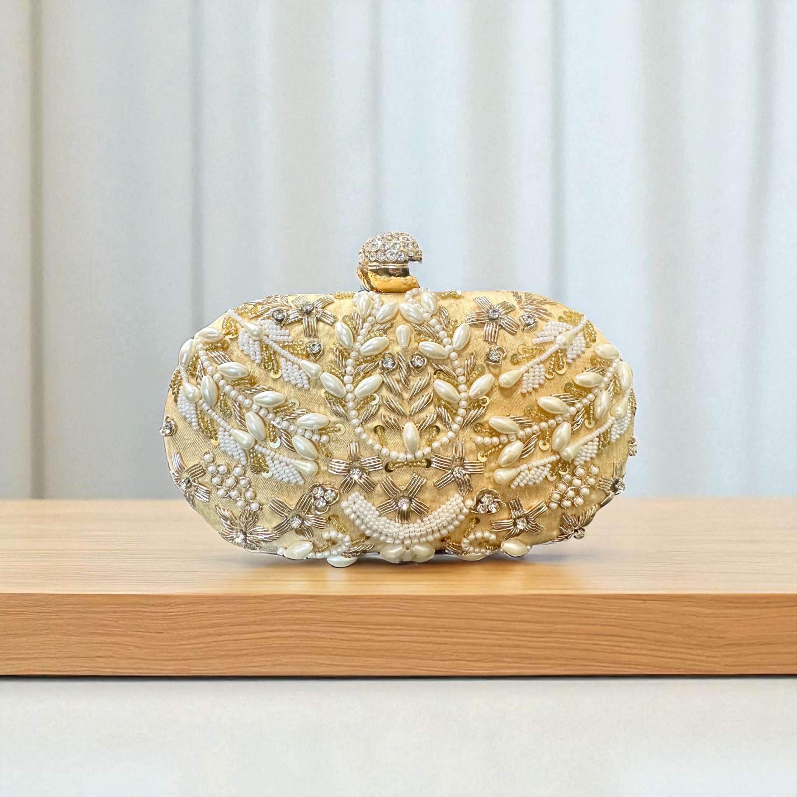 Designer embroidery clutch hand bag rare - Image 4